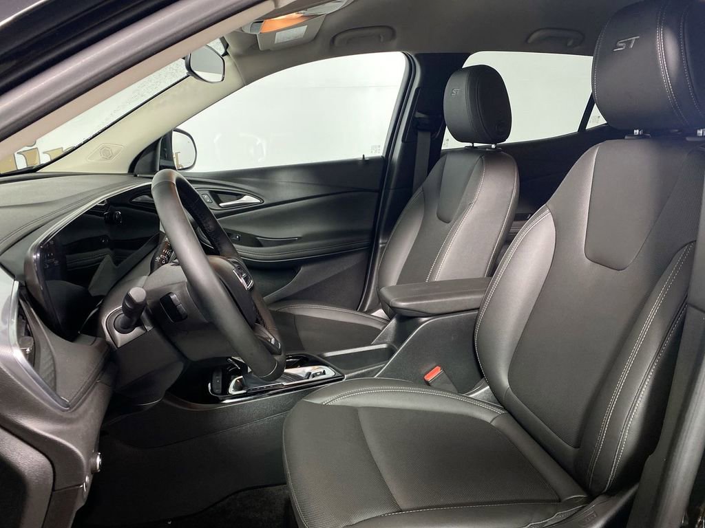Certified 2024 Buick Encore GX Sport Touring w/ Comfort Package FWD image 11