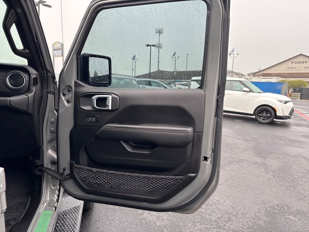 Used 2023 Jeep Wrangler Unlimited Sahara w/ Cold Weather Group AWD/4WD image 26