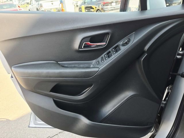 Used 2020 Chevrolet Trax LS w/ Tint and Cruise Package image 27