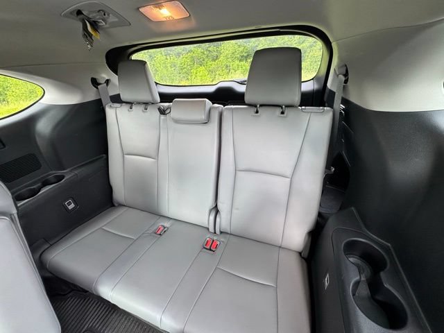 Used 2023 Toyota Highlander XLE AWD/4WD image 16
