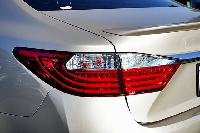 Used 2014 Lexus ES 300h w/ Luxury Package w/Bamboo Trim FWD image 7