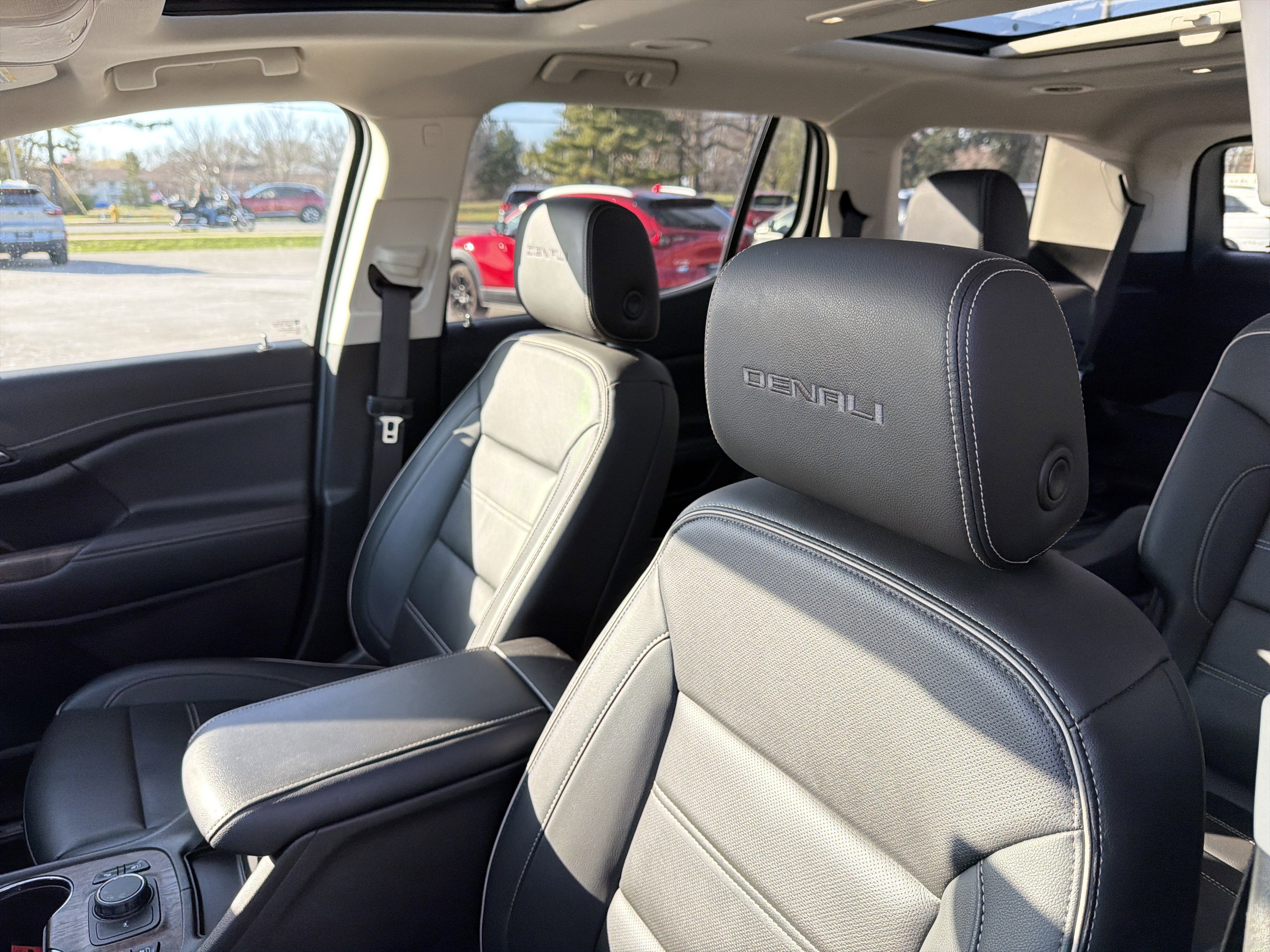 Used 2023 GMC Acadia Denali w/ Denali Technology Package image 18