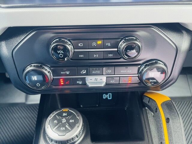 Used 2023 Ford Bronco Badlands w/ Sasquatch Package AWD/4WD image 28