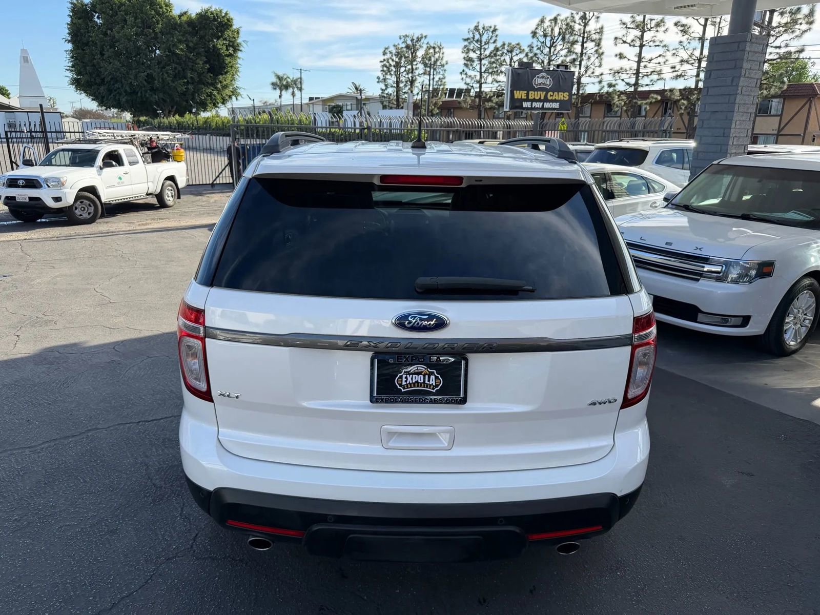 Used 2015 Ford Explorer XLT w/ Equipment Group 202A AWD/4WD image 16