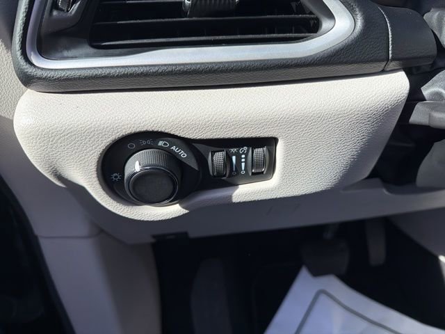 Used 2023 Chrysler Voyager LX FWD image 29