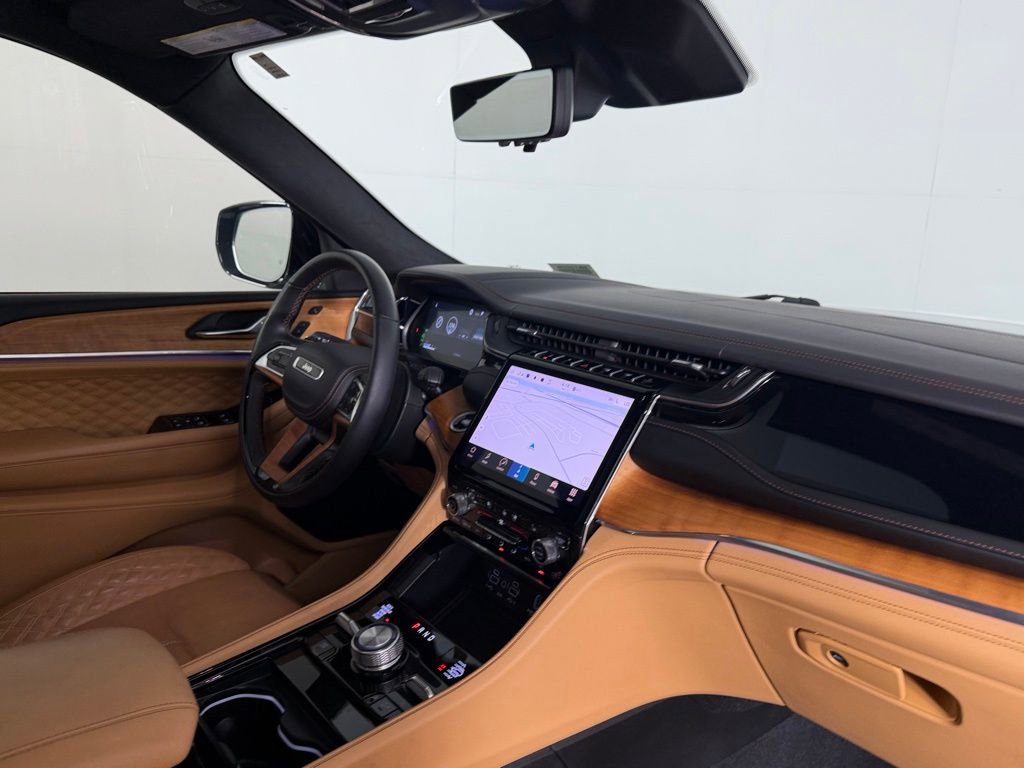 Used 2025 Jeep Grand Cherokee L Summit AWD/4WD image 33