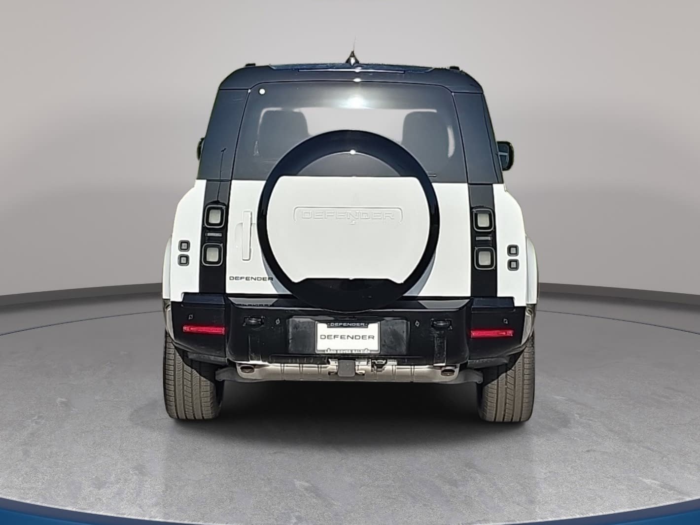 New 2026 Land Rover Defender 130 X-Dynamic SE AWD/4WD image 6