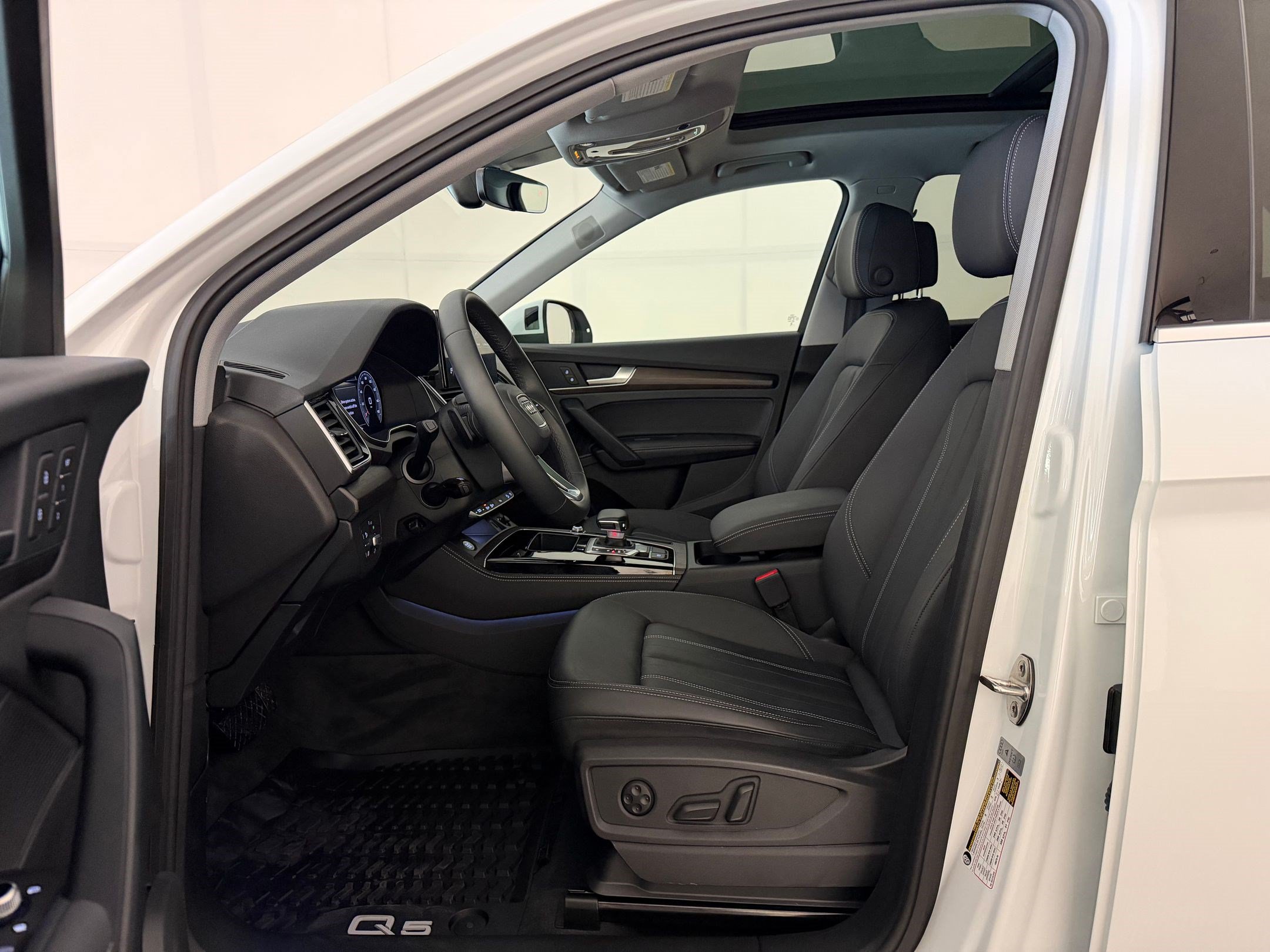 Certified 2023 Audi Q5 2.0T Premium Plus w/ Premium Plus Package AWD/4WD image 5