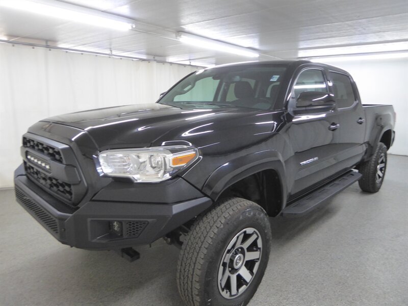 Used 2023 Toyota Tacoma SR5 AWD/4WD image 3