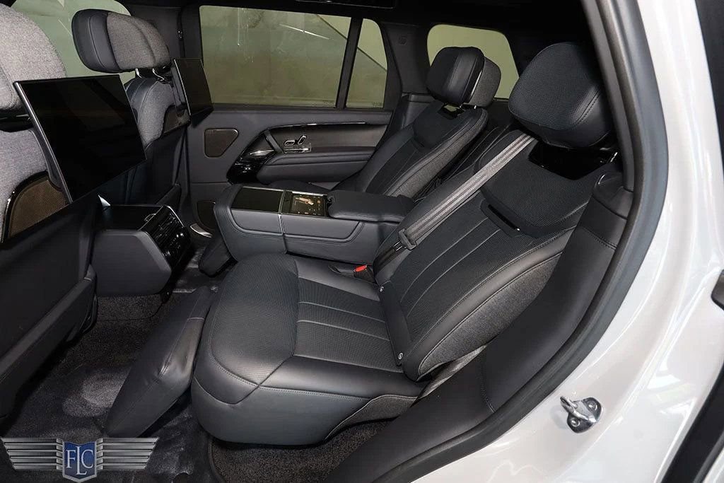 Used 2023 Land Rover Range Rover SV image 17