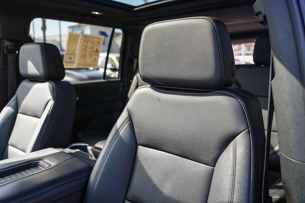 Used 2023 Chevrolet Suburban LT w/ Luxury Package RWD image 24