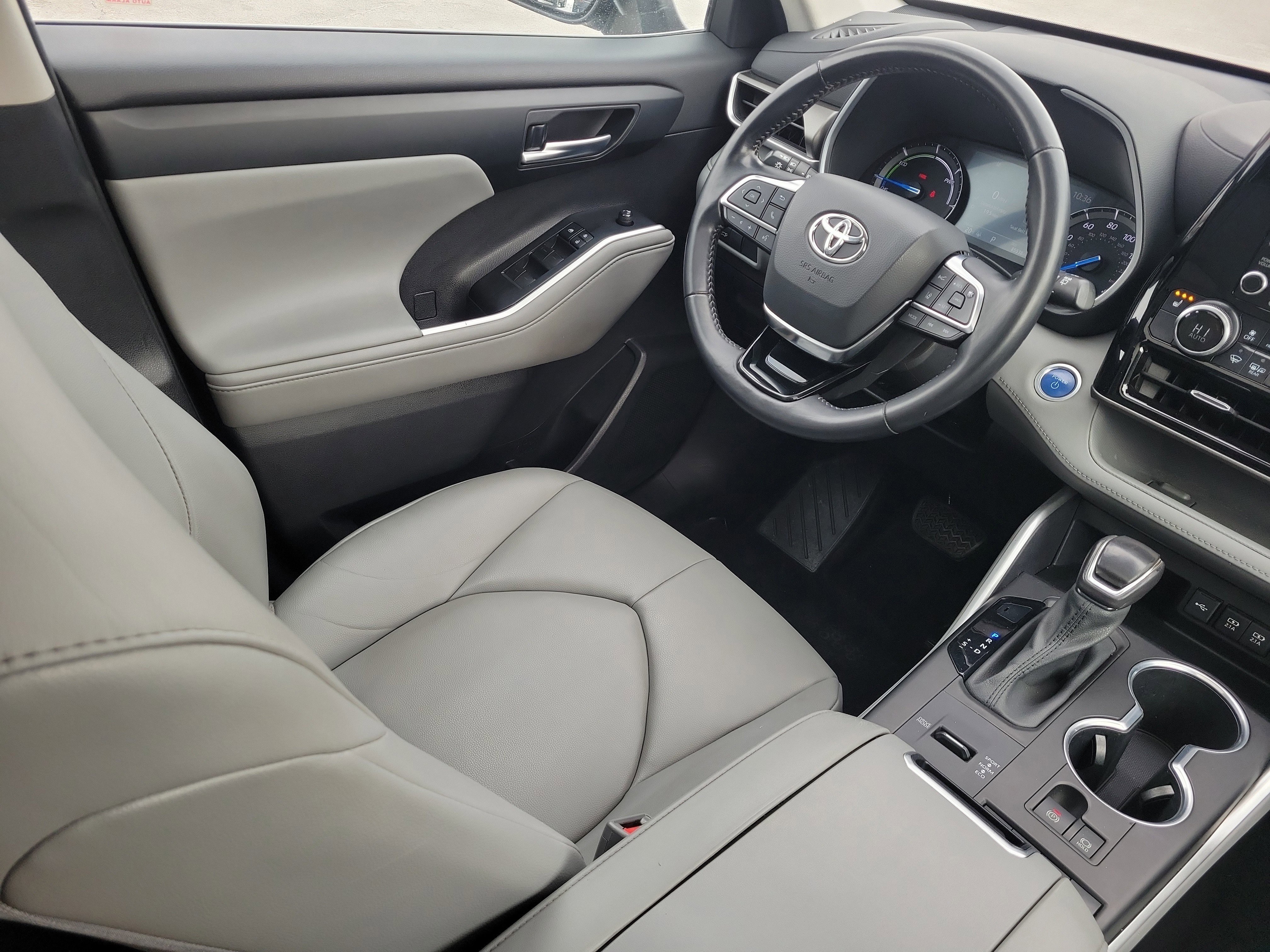 Used 2020 Toyota Highlander XLE image 17