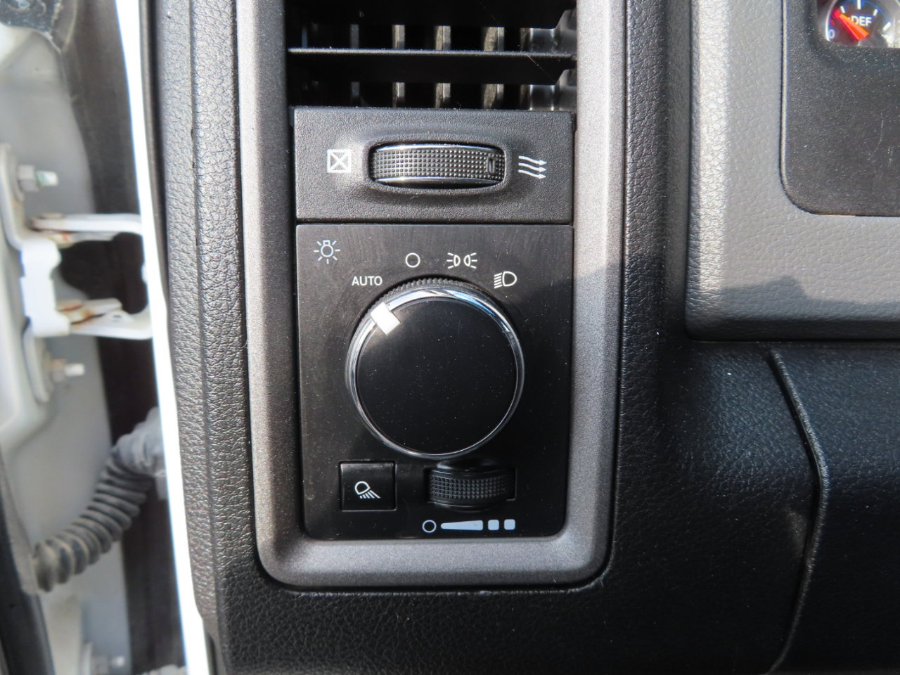 Used 2018 RAM 2500 Tradesman w/ Chrome Appearance Group image 15