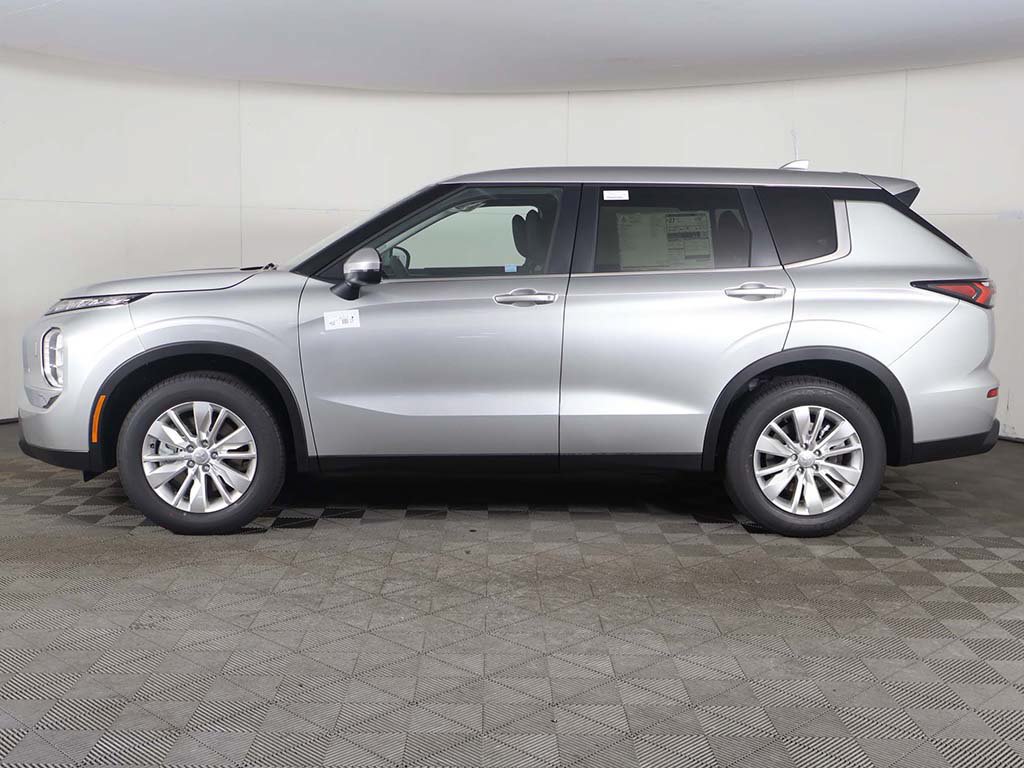 New 2026 Mitsubishi Outlander ES AWD/4WD image 17