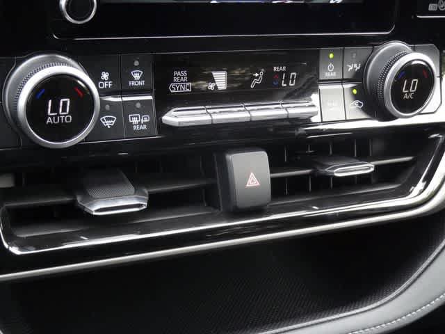 Certified 2025 Toyota Highlander LE FWD image 28