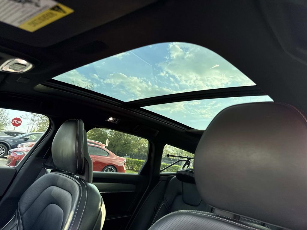 Used 2018 Volvo V90 T5 R-Design image 29