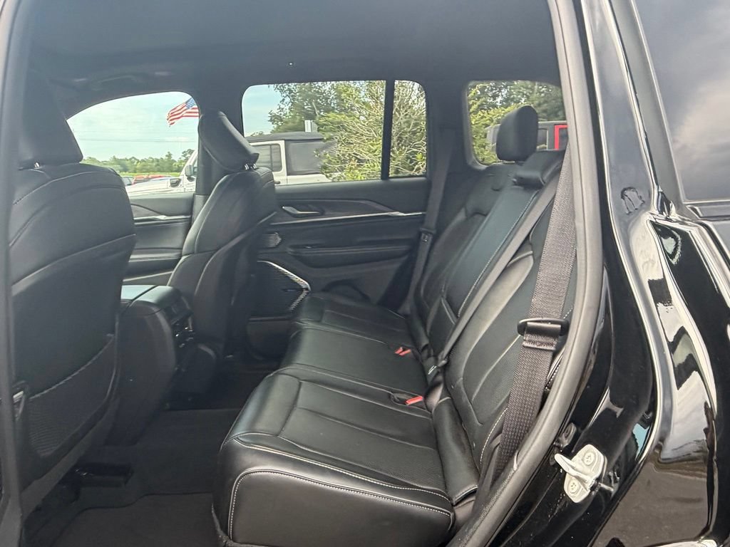 Used 2022 Jeep Grand Cherokee Overland AWD/4WD image 40
