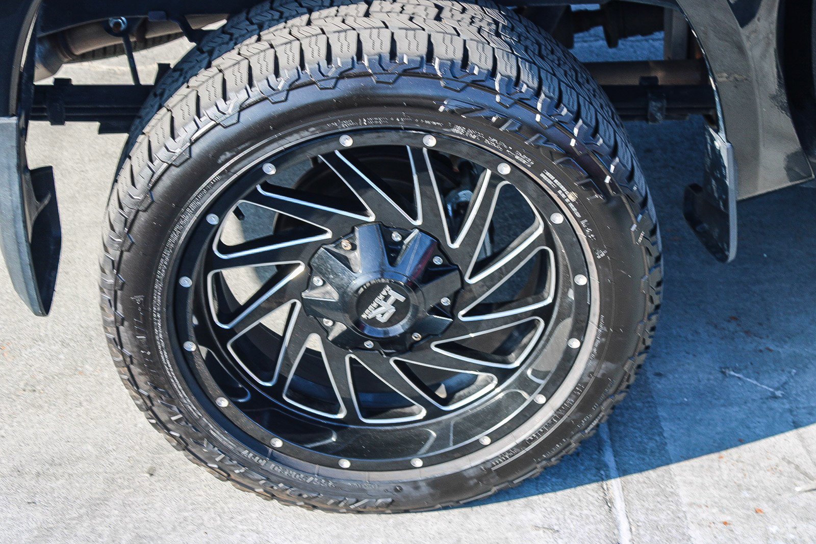 Used 2024 Nissan Frontier SV image 12