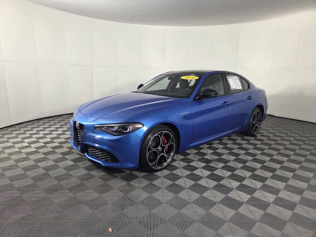 Used 2024 Alfa Romeo Giulia Veloce AWD/4WD image 4