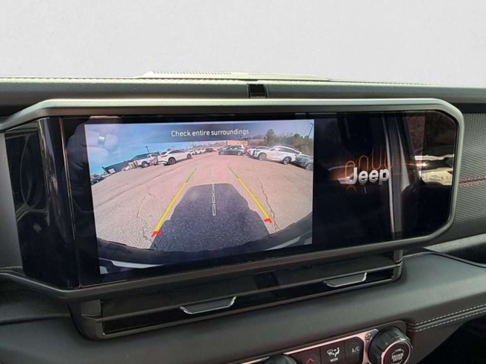 Used 2025 Jeep Wrangler Unlimited Rubicon AWD/4WD image 14