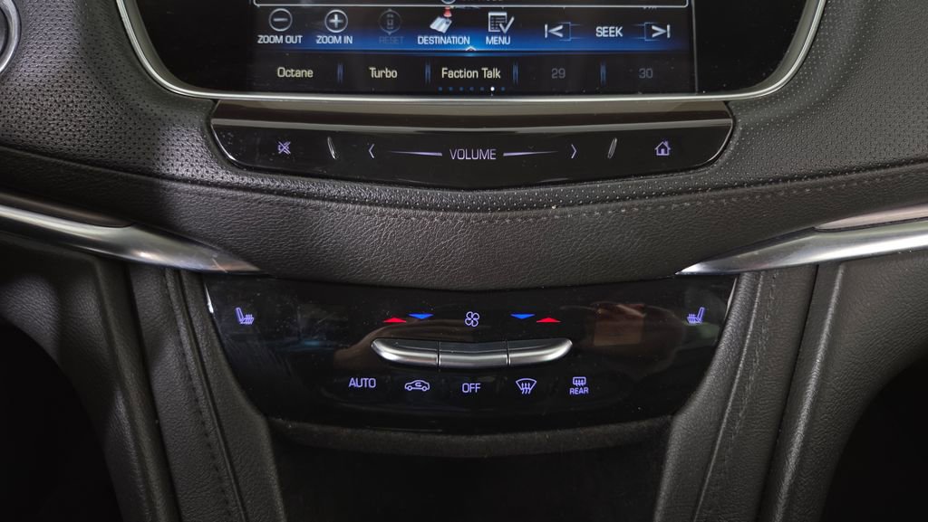 Used 2018 Cadillac XT5 Luxury w/ Driver Awareness Package image 26