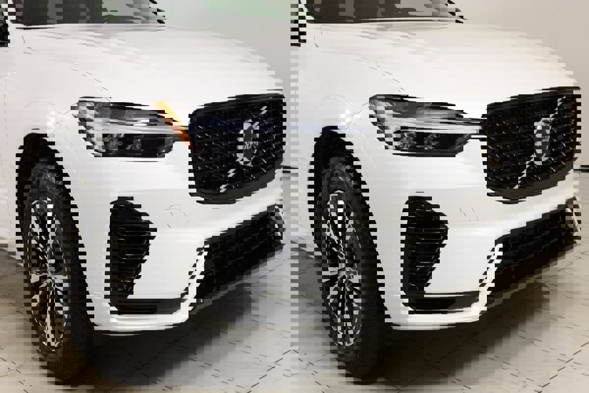Used 2024 Volvo XC60 T8 Core image 38