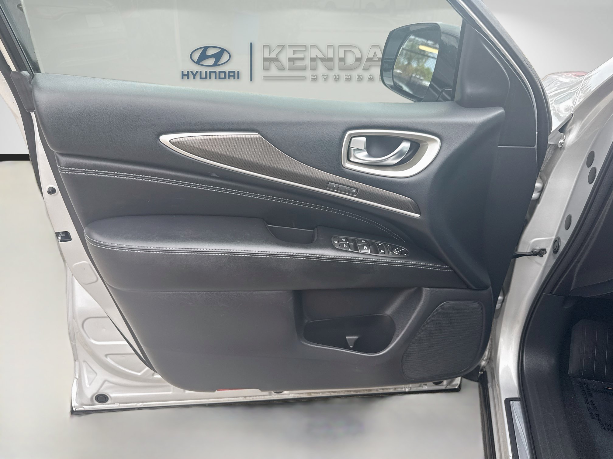 Used 2017 INFINITI QX60 Luxe w/ Premium Package AWD/4WD image 17