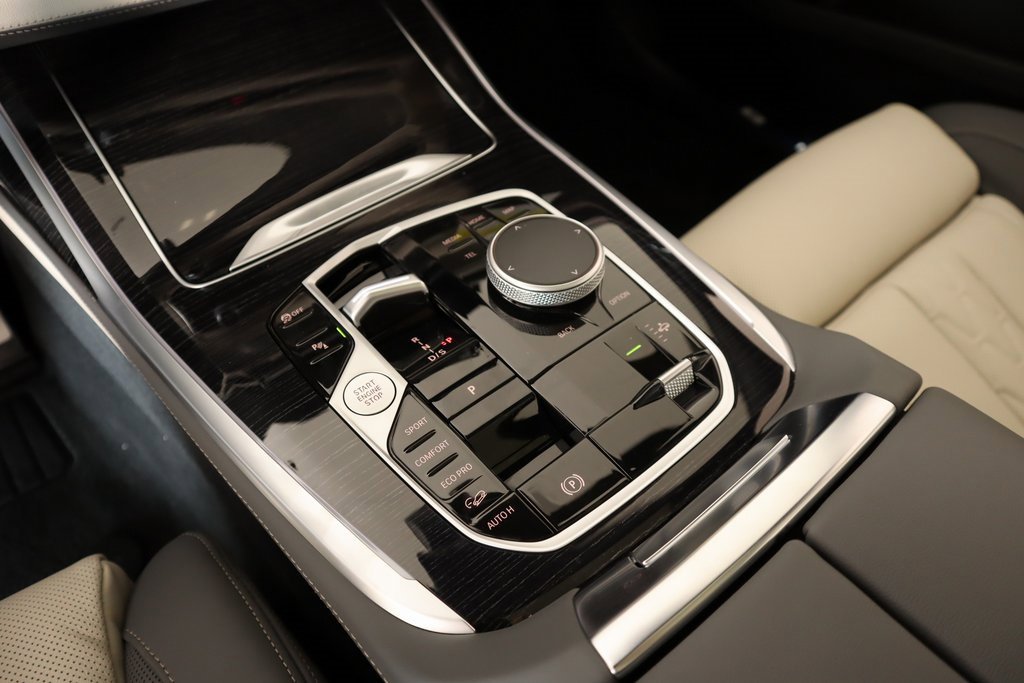 New 2026 BMW X7 M60i w/ Climate Comfort Package image 9