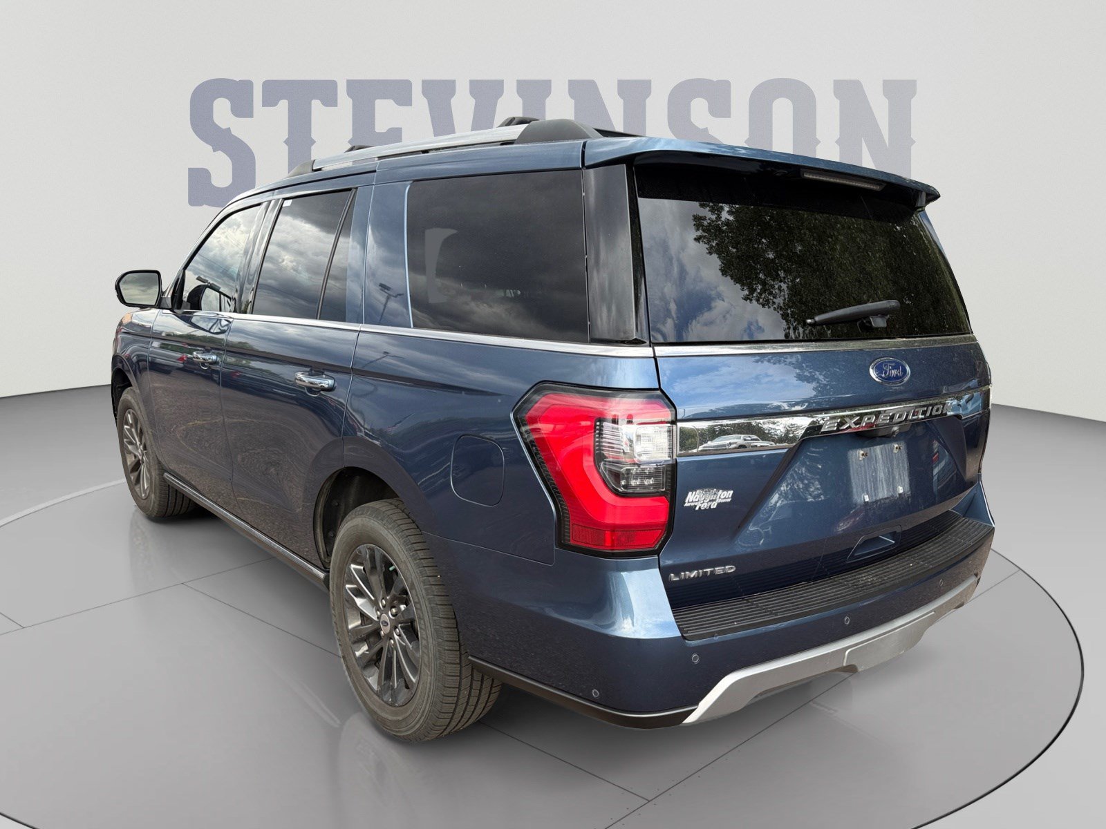 Used 2019 Ford Expedition Limited w/ Equipment Group 301A AWD/4WD image 3