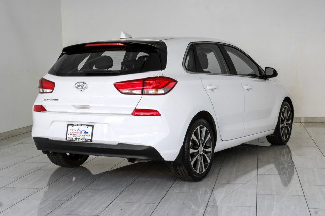 Used 2020 Hyundai Elantra GT FWD image 5