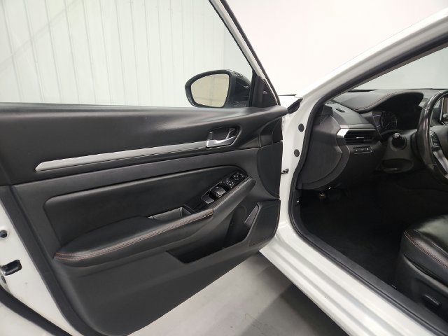 Used 2024 Nissan Altima 2.5 SR FWD image 16