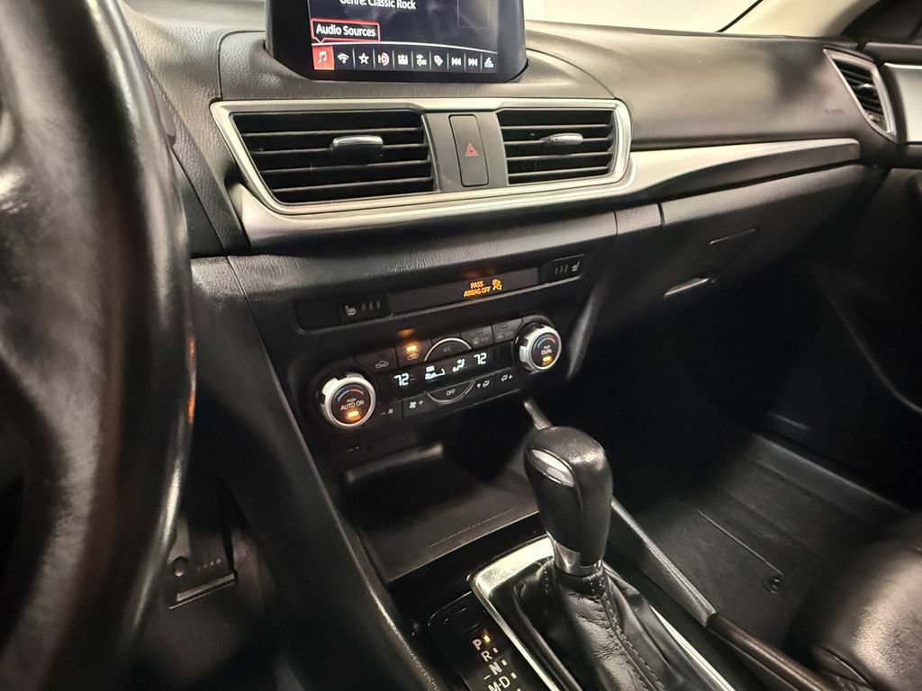 Used 2018 MAZDA MAZDA3 Touring FWD image 78