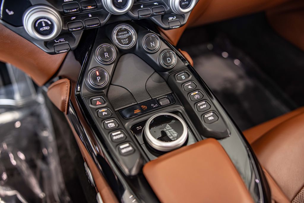 Used 2019 Aston Martin V8 Vantage Coupe image 26