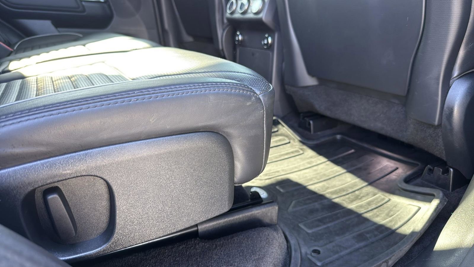 Used 2020 Land Rover Discovery HSE Luxury image 26