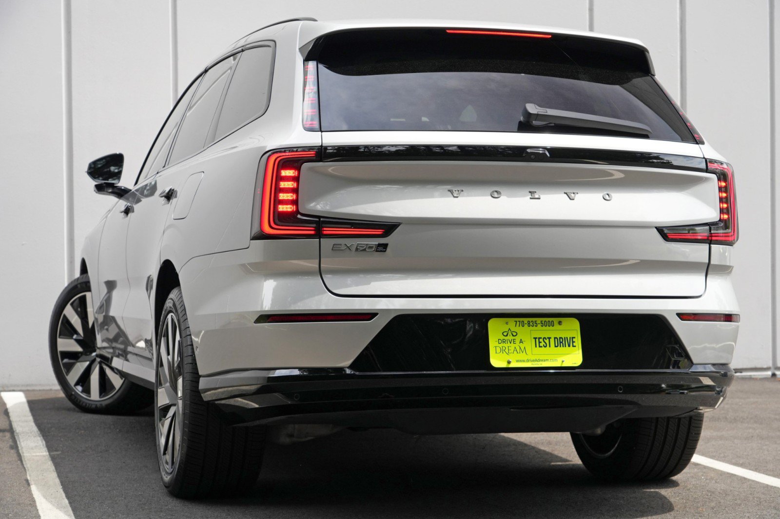 Used 2025 Volvo EX90 Ultra AWD/4WD image 6
