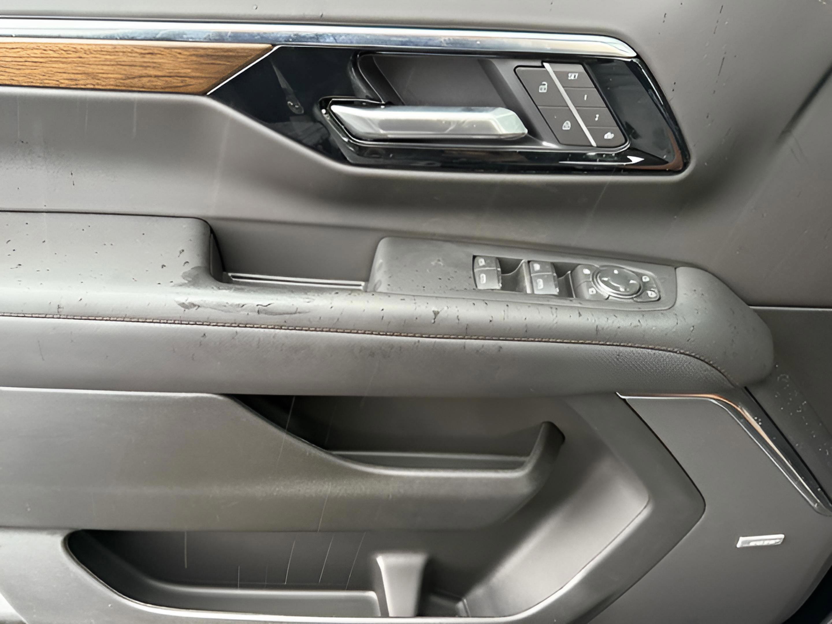 New 2026 Chevrolet Suburban High Country image 8