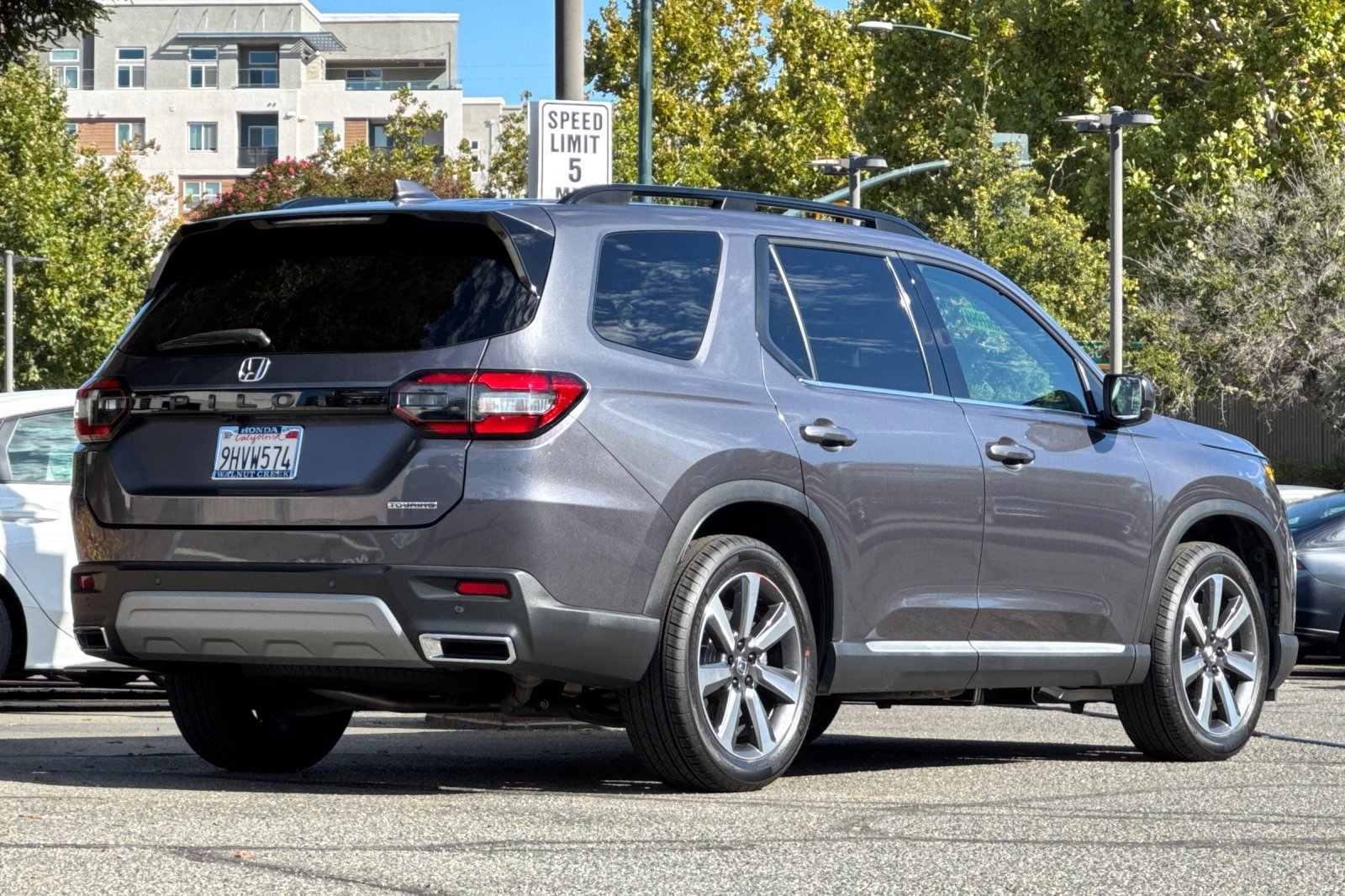 Used 2023 Honda Pilot Touring image 4