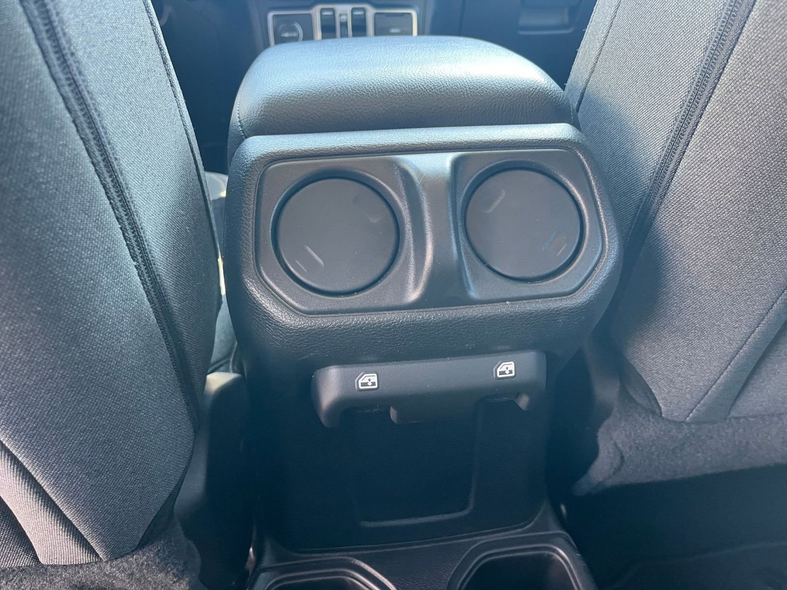 Used 2025 Jeep Wrangler Sport S image 22