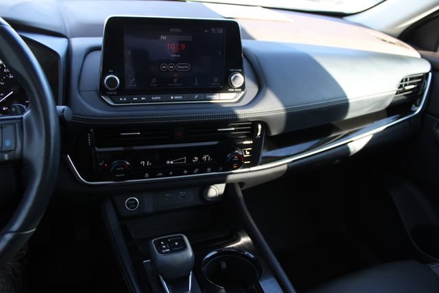 Used 2023 Nissan Rogue SL AWD/4WD image 16