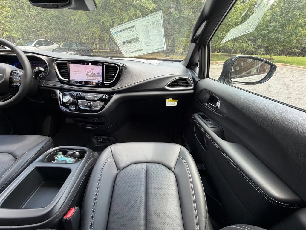 New 2026 Chrysler Pacifica Select w/ S Appearance Package FWD image 15