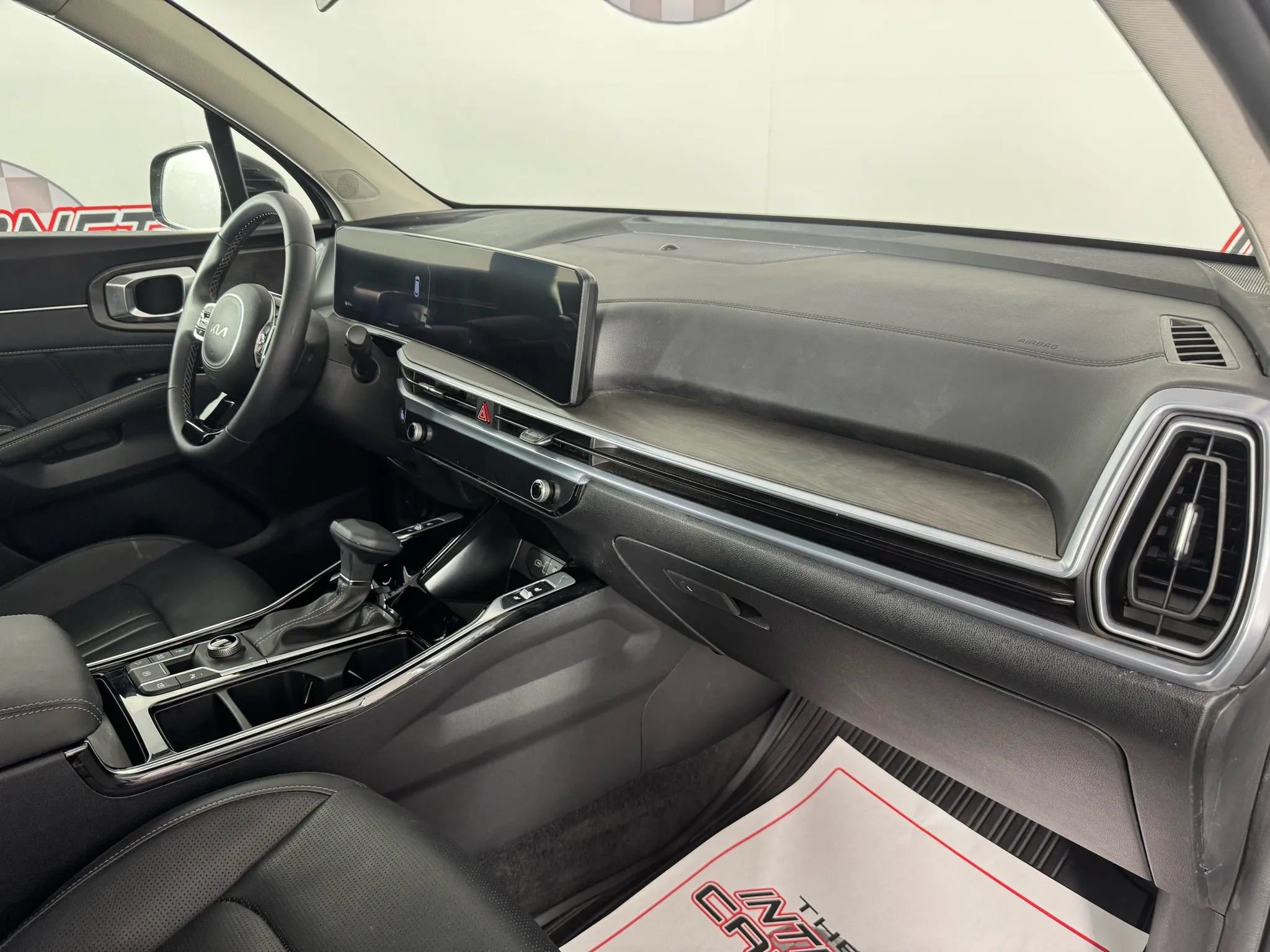 Used 2025 Kia Sorento SX AWD/4WD image 12