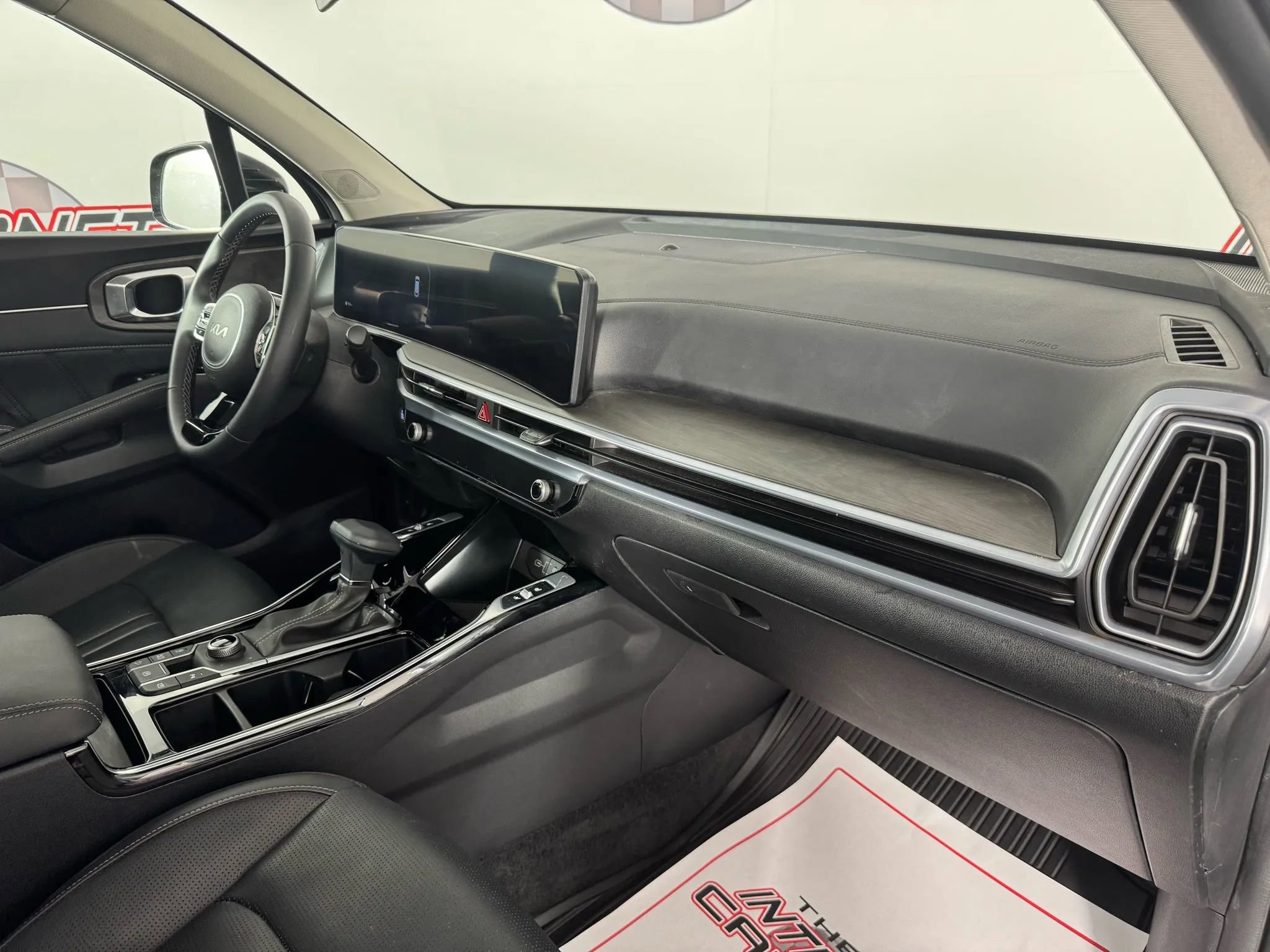 Used 2025 Kia Sorento SX image 12