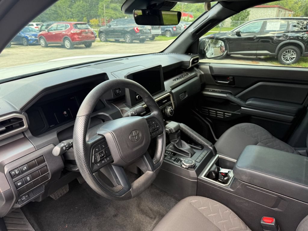 Used 2025 Toyota Tacoma SR5 AWD/4WD image 12