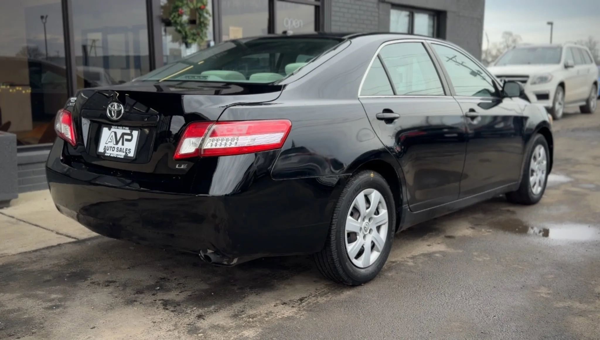 Used 2010 Toyota Camry image 3