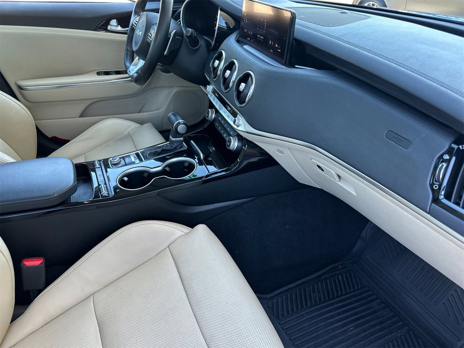 Used 2023 Kia Stinger GT-Line w/ Sun & Sound Package image 16