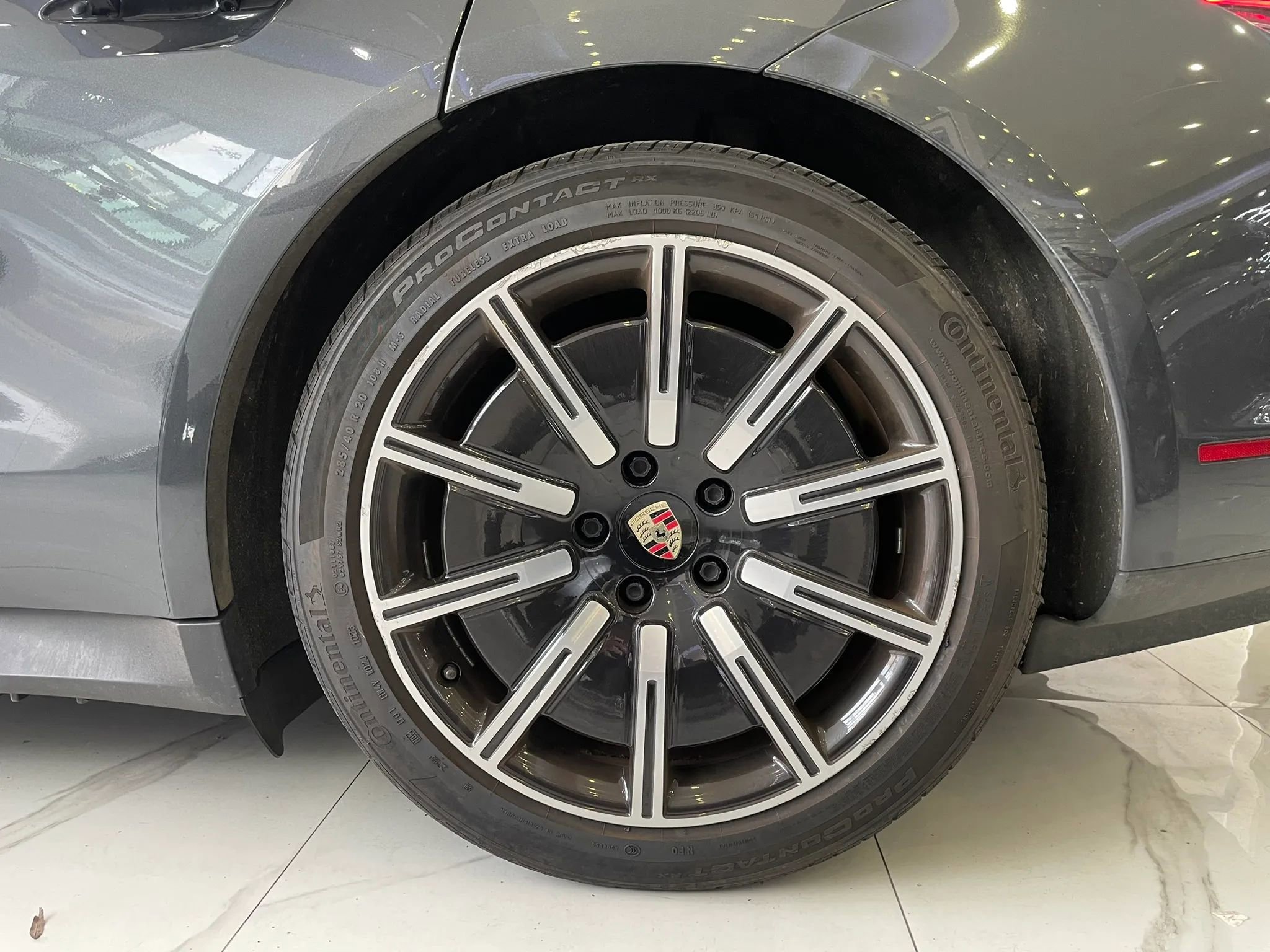 Used 2021 Porsche Taycan RWD image 28