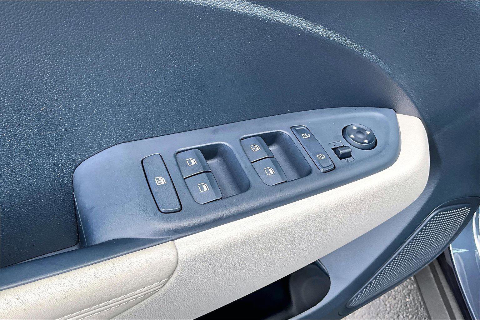 Used 2024 Hyundai Venue Limited FWD image 35