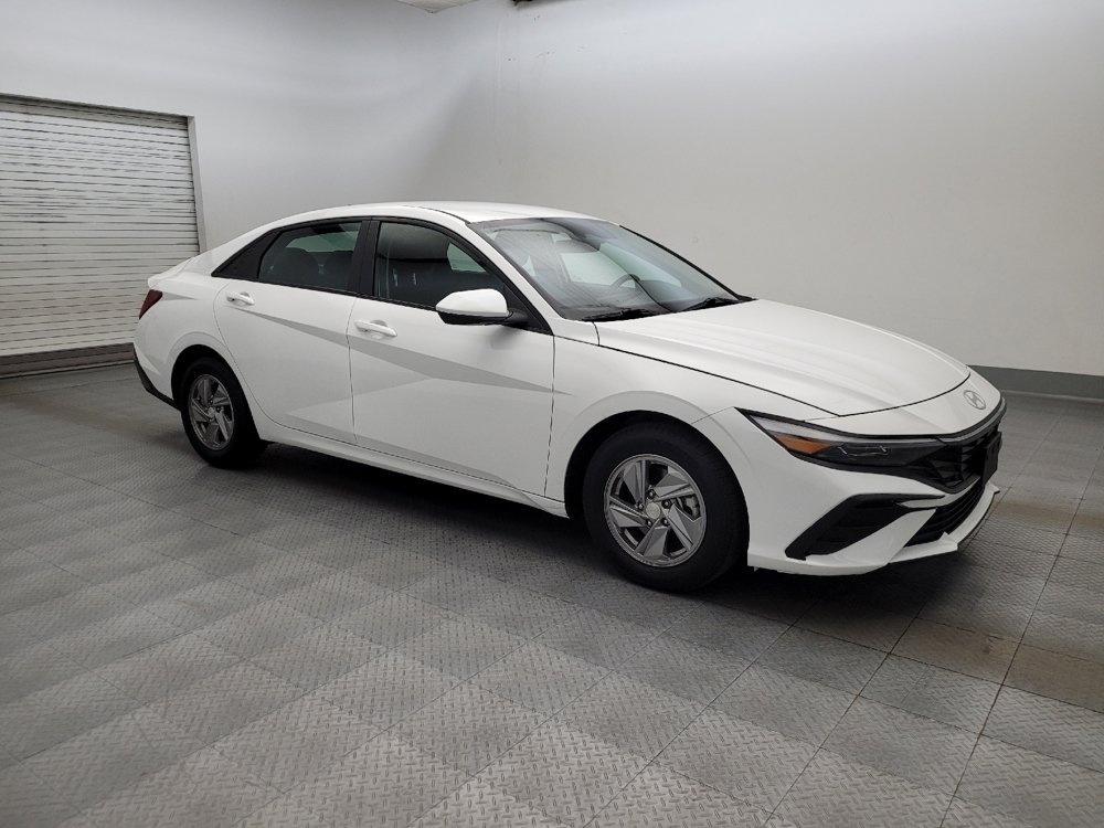 Used 2024 Hyundai Elantra SE FWD image 11