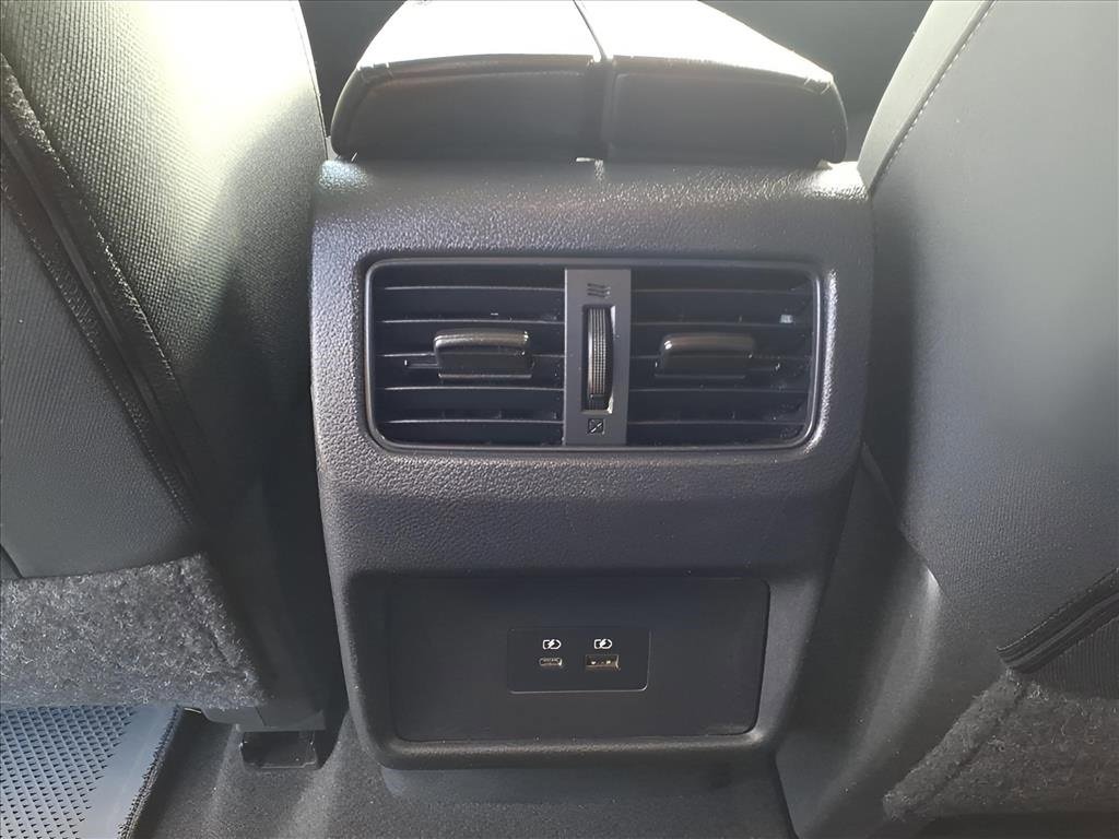 Used 2023 Nissan Rogue SV image 18