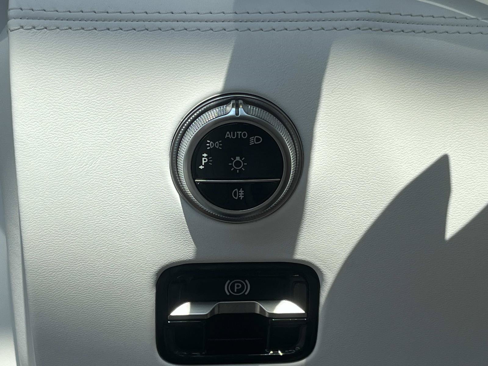 Certified 2026 Mercedes-Benz Maybach SL 680 image 33